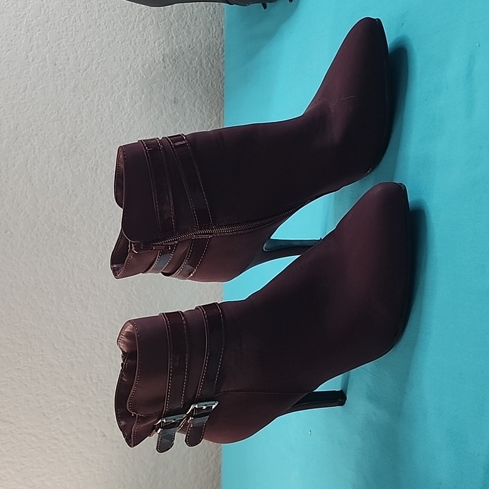 EUC Me Too Eisha Stilleto Heeled Booties